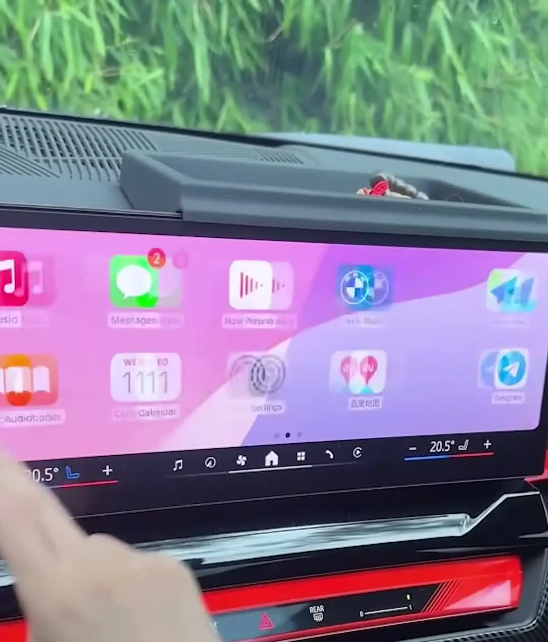 CarPlay inalambrico funcionando en la pantalla del auto